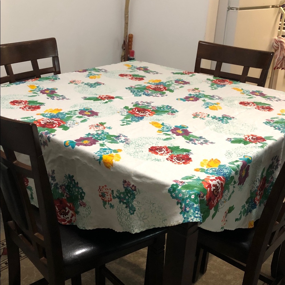 Floral Print White Cotton Tablecloth with Multicolor Bouquet Design